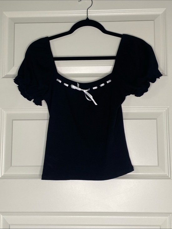 frankee & skylarr Tops - Feminine Black Puff Sleeve Square Neck Crop Top with Ribbon Accent